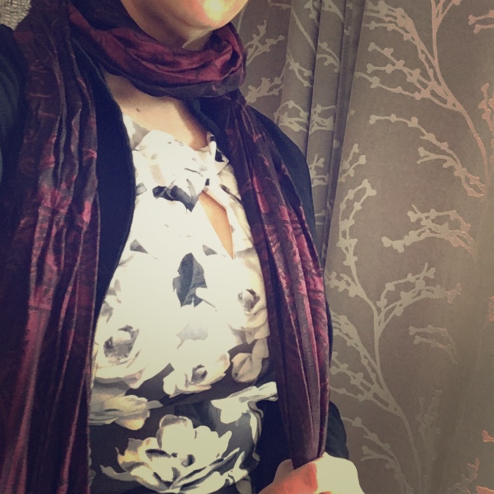 Scarf - deep purple and black (indoor)